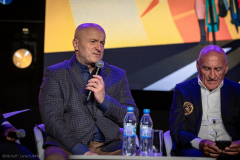 Na zdjęciu znajduje się Marszałek Województwa Lubelskiego Jarosław Stawiarski, który  mówi przez mikrofon podczas  konferencji 4. Tour de Pologne Women w Lubelskim Centrum Konferencyjnym
