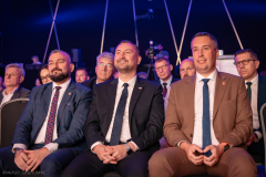 Na zdjęciu znajdują się  Wicemarszałek Województwa Lubelskiego Marek Wojciechowski  oraz Członkowie Zarządu Jarosław Kwasek i Marcin Szewczak podczas konferencji 4. Tour de Pologne Women w Lubelskim Centrum Konferencyjnym