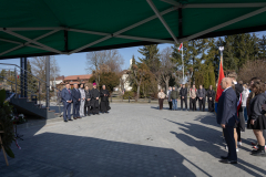 Uroczystości odsłonięcia tablicy na placu przed Urzędem Gminy w Grabowcu