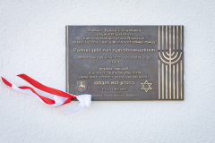 Tablica pamięci umieszczona na budynku Urzędu Gminy w Grabowcu