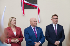 Zdjęcie przedstawia Marszałka Województwa Lubelskiego Jarosława Stawiarskiego, Wiceprzewodniczącą Sejmiku Województwa Lubelskiego Kamilę Grzywaczewską oraz Burmistrza Miasta Włodawy Wiesława Muszyńskiego