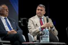 Zdjęcie przedstawia Prezesa Polskiego Komitetu Olimpijskiego Radosława Piesiewicza