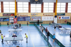 widok na hale sportowa podczas turnieju tenisa stołowego